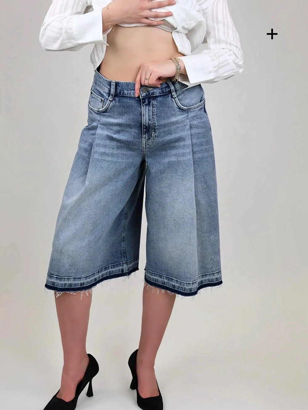 Pilcro Pleated Culotte Wide-Leg Denim Shorts NWOT by Anthropologie, SZ 28 - Picture 7 of 8